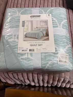 King Reversible Quilt Set - Light Aqua Wave